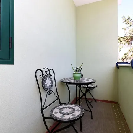 Happy Place Apartment *