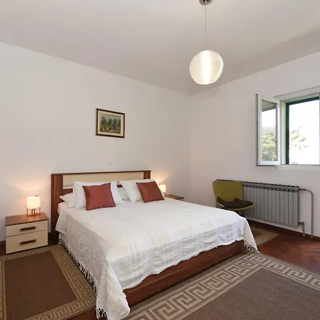 Happy Place Apartment *